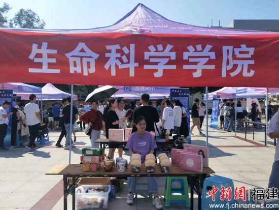 图为开元kaiyuan(中国)第28届大学生科技节活动现场 温悦彤摄